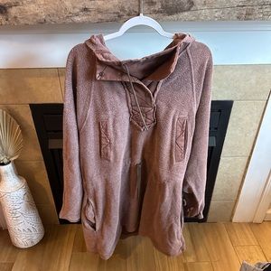 Oversized hoodie in maroon